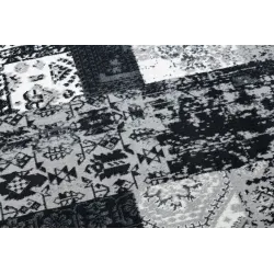 Puha patchwork szőnyeg, kényelmes a hálószobában