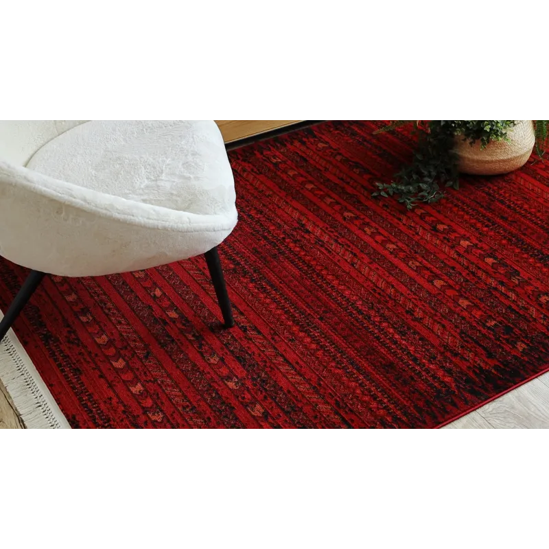 Elegáns bordó szőnyeg rojttal, tökéletes otthoni dekorációhoz